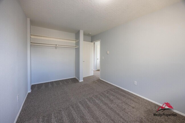 Building Photo - 6721 NE Klickitat St