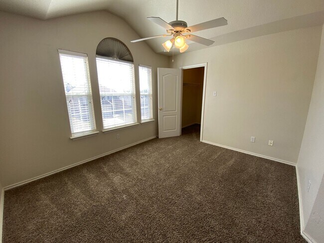 Building Photo - Step into this stunning 4 bedroom, 2.5 bathroom haven that radiates modern elegance and abundant ...