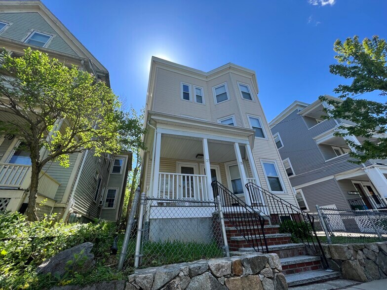 Building Photo - 37 Hancock St