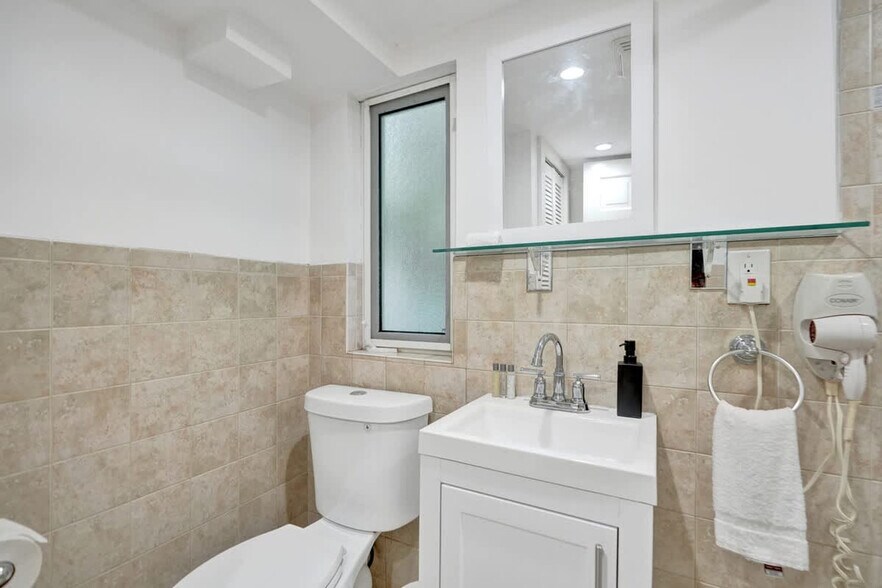 Building Photo - 1115 SW 4th St