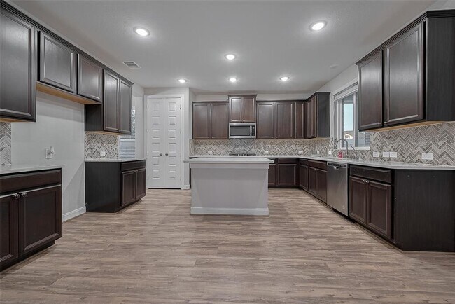 Building Photo - 707 Fresh Sage Crossing