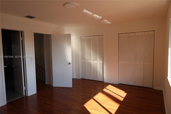 Building Photo - 2385 NE 171 St