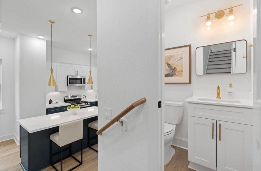 Building Photo - 717 Janisch Rd