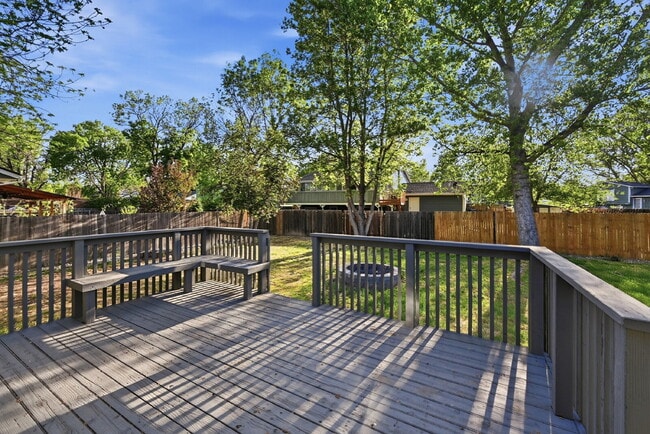 Building Photo - 2,595.95-  3 Bed, 1.5 Bath Home In Longmont with Great Backyard and In Unit Laundry!