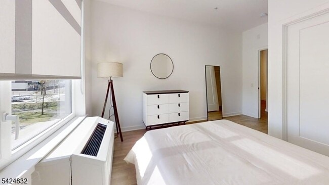 Building Photo - 1181 Morris Ave