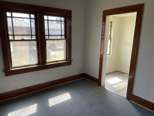 Building Photo - 610 Noble St