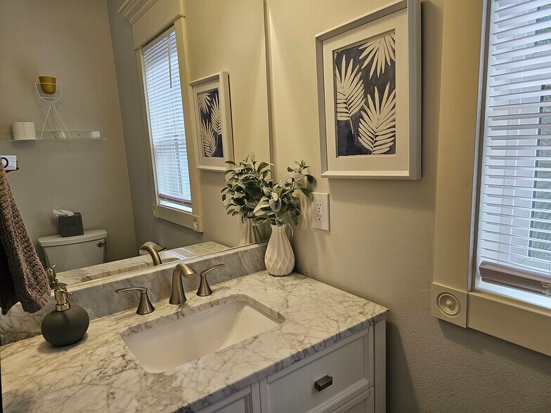 Building Photo - 13518 SW Hillshire Dr