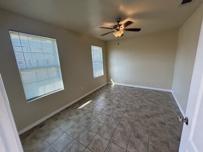 Building Photo - 3301 Pecan Dr