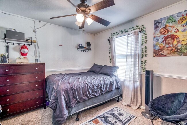 Building Photo - Beautiful 3/2.5 near Clovis East