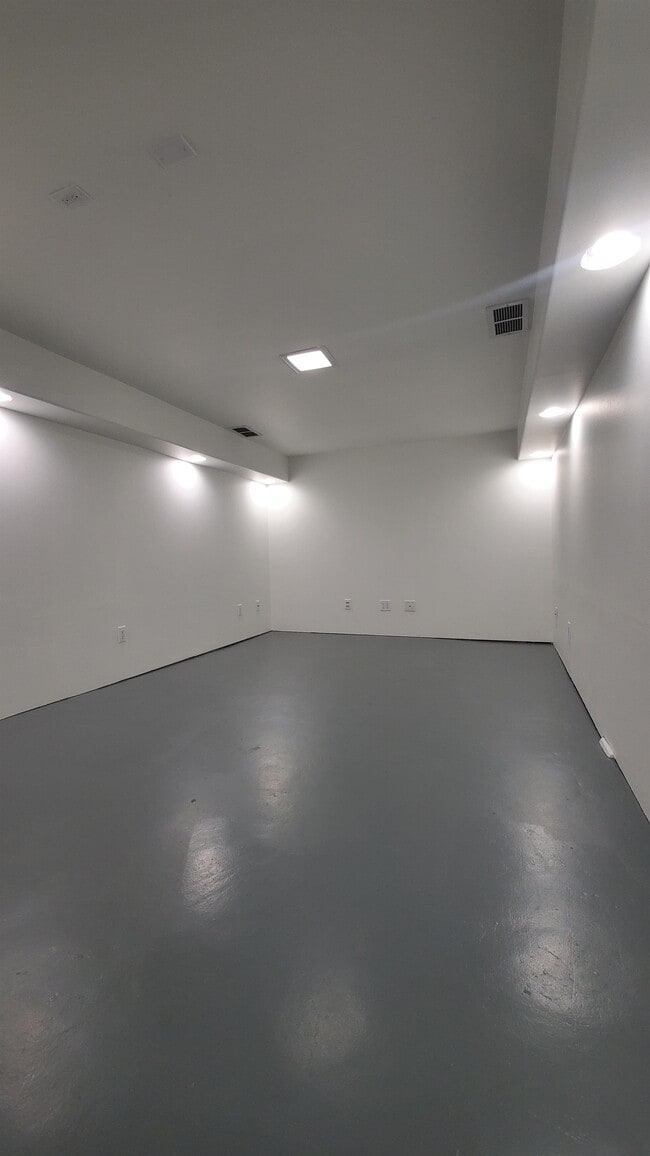 Building Photo - 3339 Henderson Ave SE