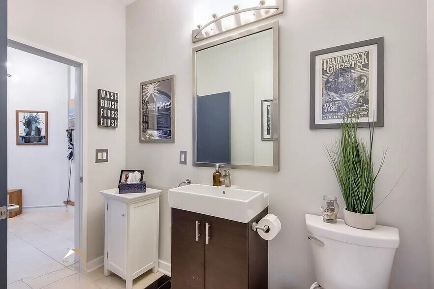 Building Photo - 426 Marietta St NW