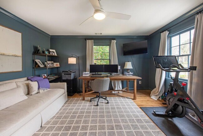 Building Photo - 3211 Circle Oaks Dr SE