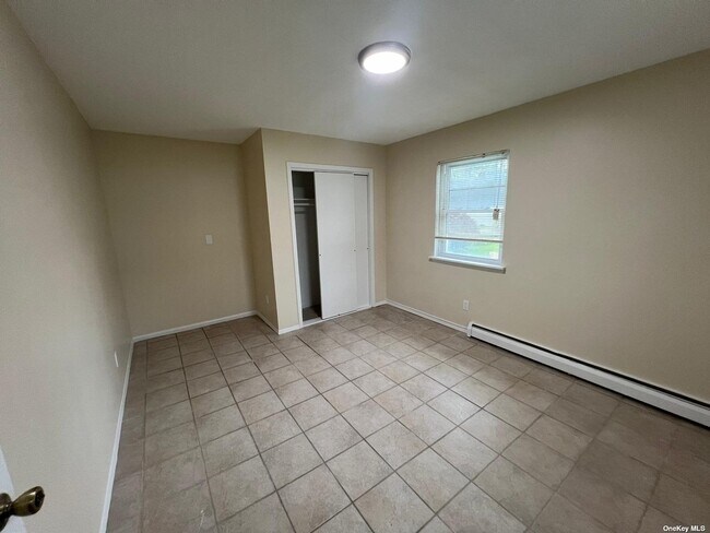 Building Photo - 33 Hilltop Ln
