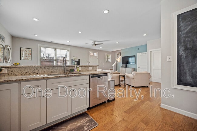 Building Photo - 805 Lafayette St