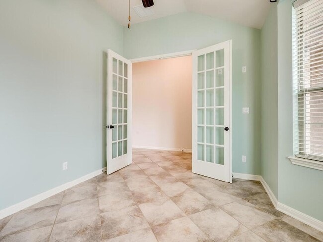 Building Photo - 2200 Hilltop Climb Dr