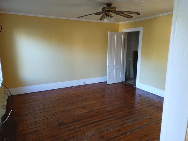 Building Photo - 429 Main St