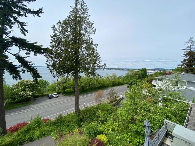 Building Photo - Breathtaking 2-Bed Condo Retreat with Spac...