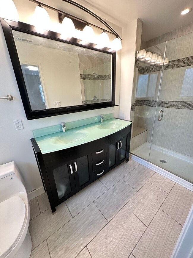 Building Photo - 4 Bed 2 Bath Single Family Home In Walnut Creek (Remodeled)