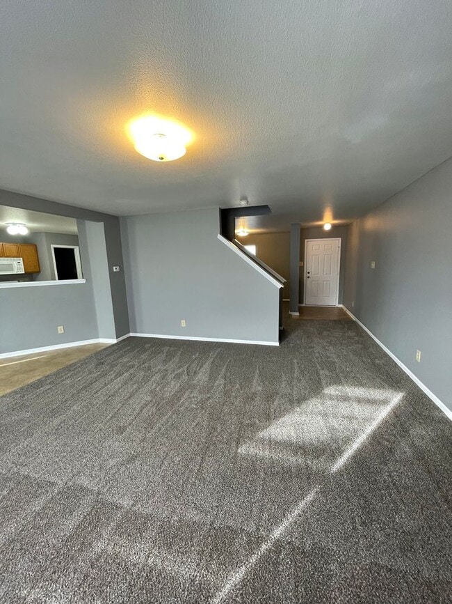 Building Photo - Shelbyville - 3 BR  home with loft