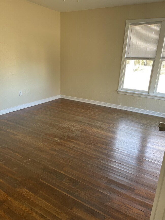 Building Photo - 301 W Lula St