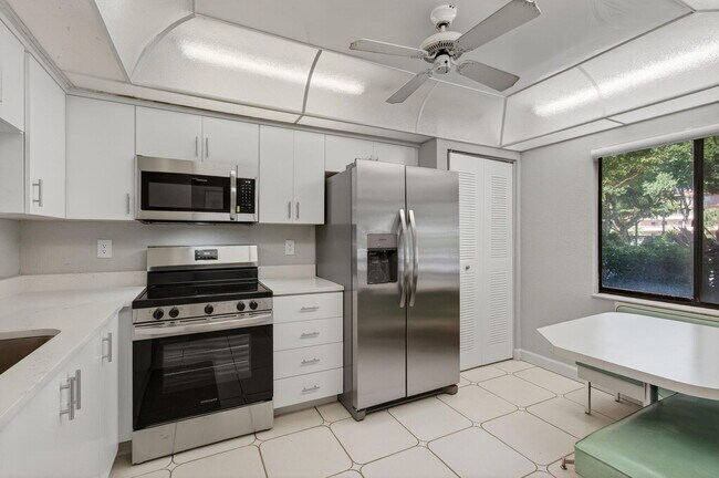 Building Photo - 7340 Amberly Ln