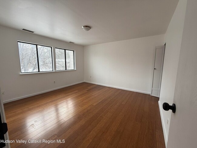 Building Photo - 259 Village Ct