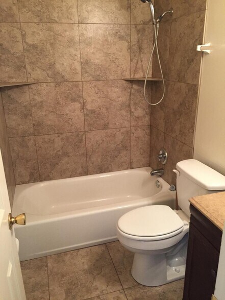 Building Photo - 2984 Myra St