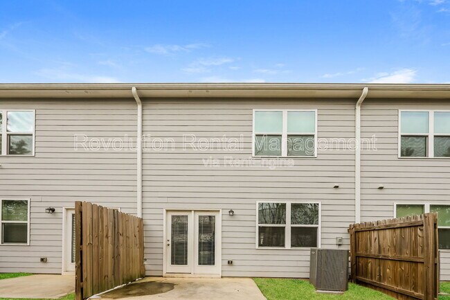 Building Photo - 1510 Vernon Blvd