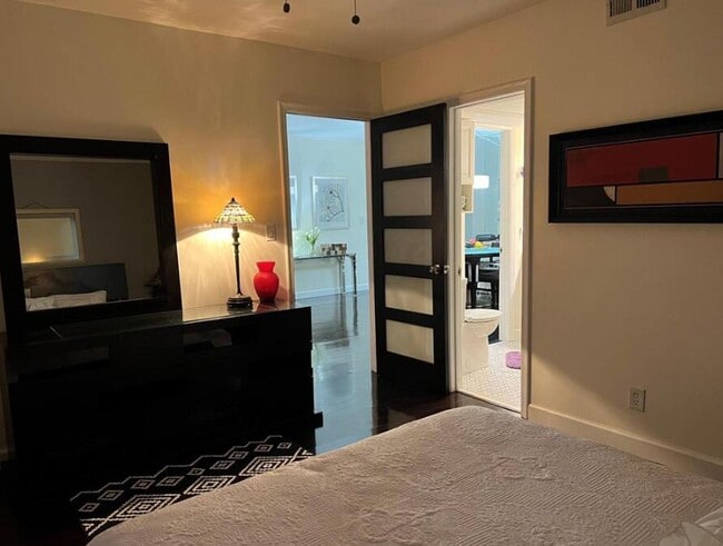 Building Photo - 1950 N Andrews Ave