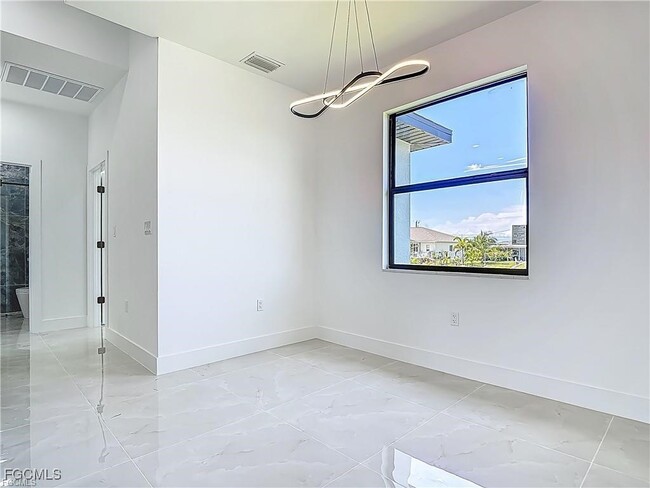 Building Photo - 323 NE 19th Terrace