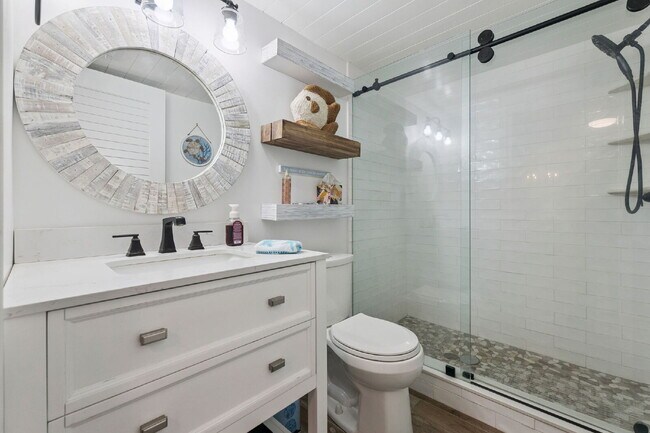 Building Photo - Coastal Living Awaits With This 2-Bed, 2-Bath Condo In Waterway East!