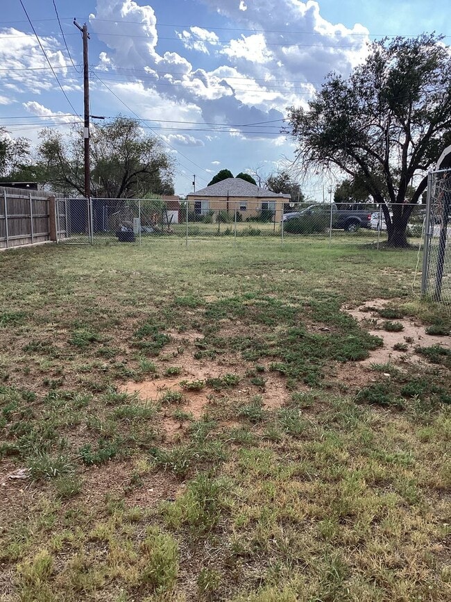 Building Photo - 3 Bedroom 1 Bath Home