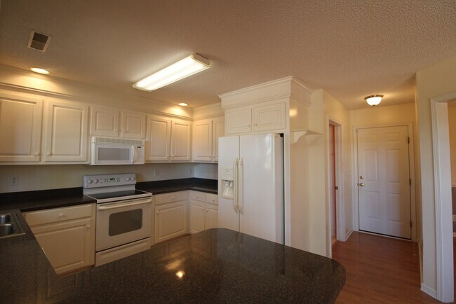 Building Photo - 305 Trillium Ln