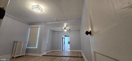 Building Photo - 843 E Price St