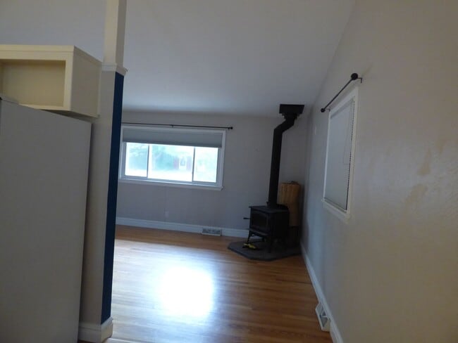 Building Photo - Perfect 2 Bedroom House
