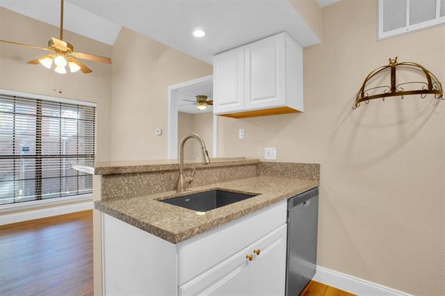 Building Photo - 449 Harris St