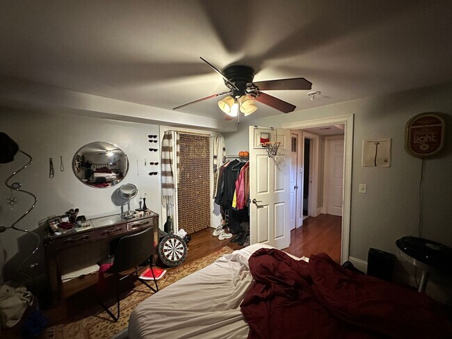 Building Photo - Charming 4 Bedroom-No Broker Fee