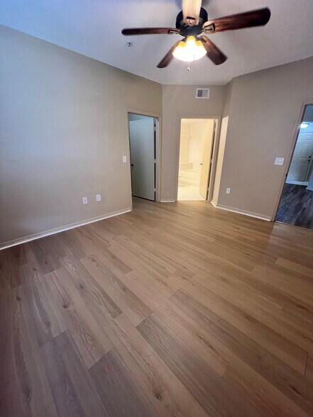 Primary Bedroom-B - 5512 Metrowest Blvd