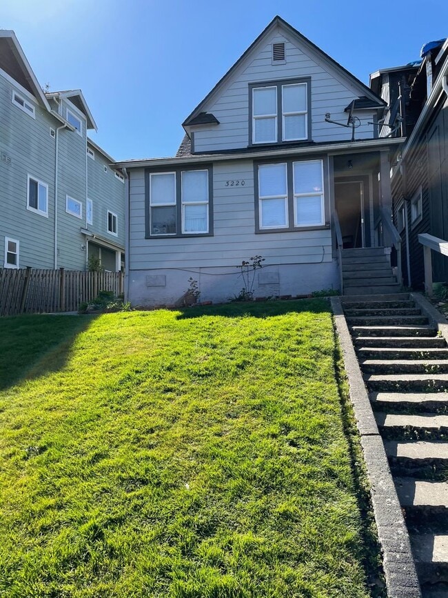 Building Photo - 3220 Lombard Ave