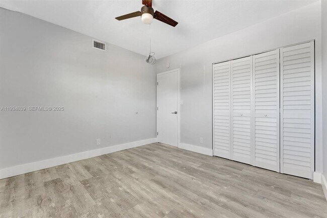 Building Photo - 1400 NE 57th Ct