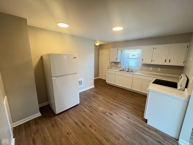 Building Photo - 6214 Eastridge Dr