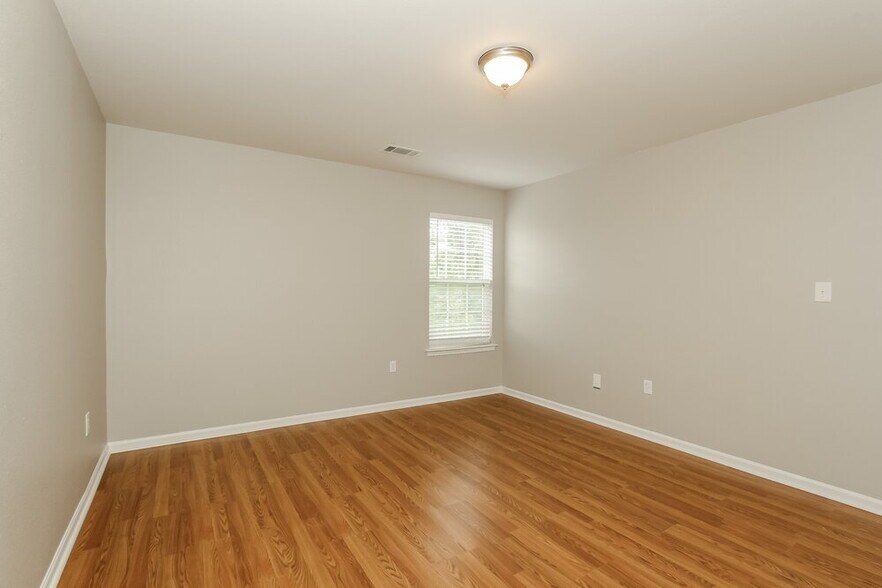 Building Photo - 8525 Emerald Fern Way