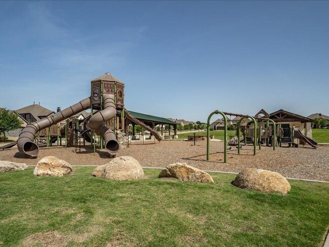 Building Photo - 1105 Dame Carol Wy