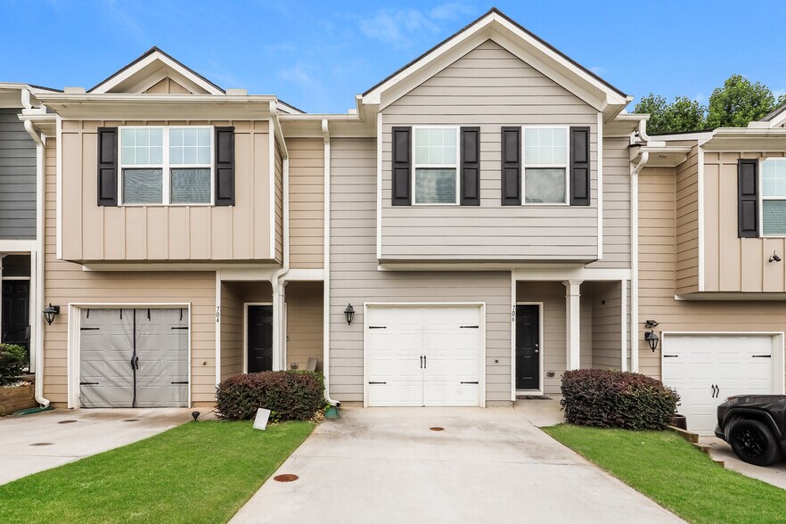 Primary Photo - 706 Highwood Ln
