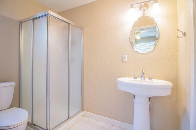 Building Photo - 3 Bedroom 2 bathroom house in Tech Terrace!