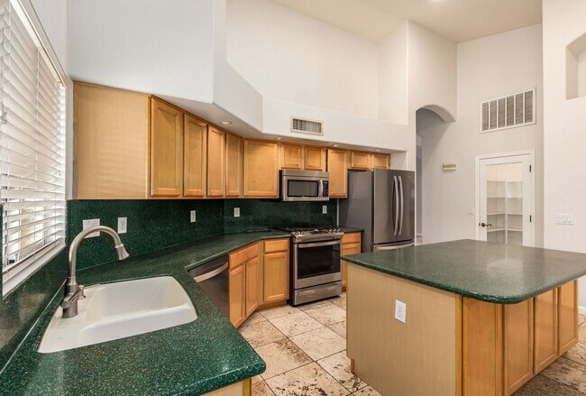 Building Photo - New Listing in Avondale