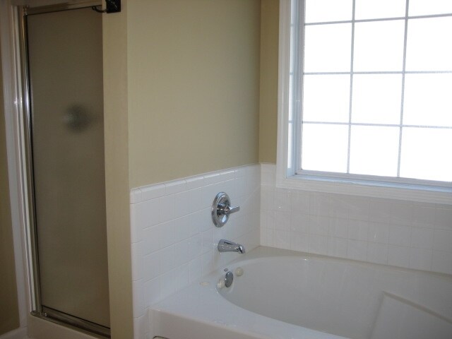 Building Photo - 3713 Kendra Ct N