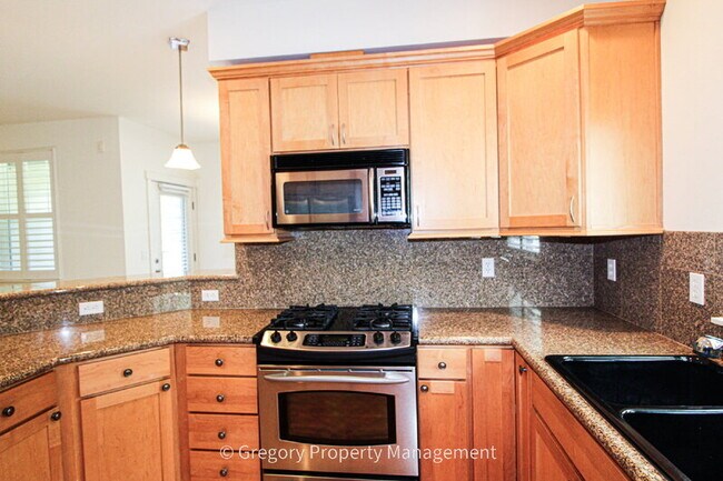 Building Photo - 13824 N Creek Dr