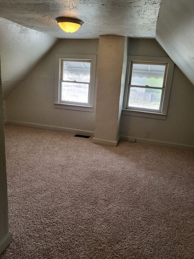 Building Photo - 3 bed house