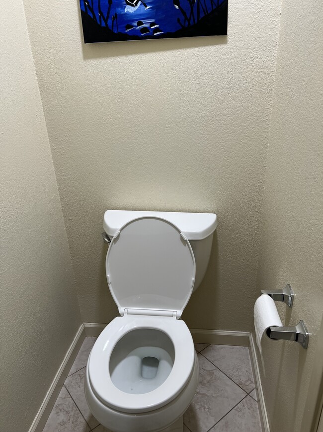 Downstairs 1/2 bathroom - 1042 Rymar Ct